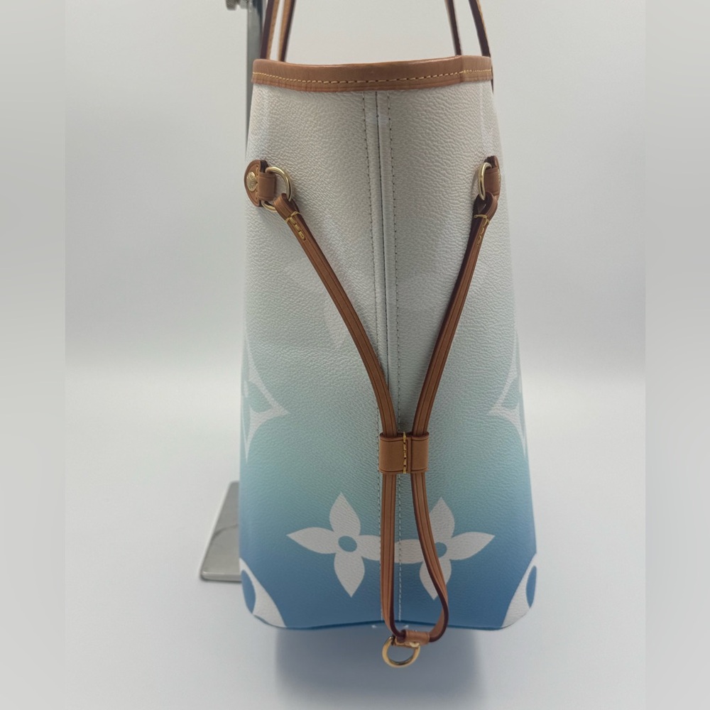 Louis Vuitton Limited Edition By The Pool Neverful - Picture 4 of 14